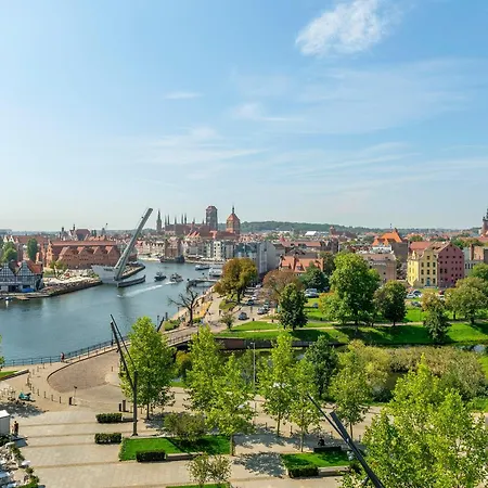 Blue Mandarin Riverside Apartment *