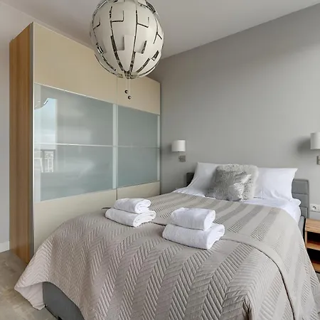 Blue Mandarin Riverside Apartment *