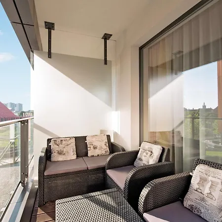 Blue Mandarin Riverside Apartment *