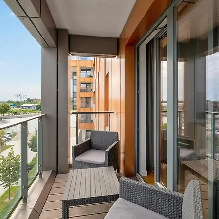 Apartment Blue Mandarin Riverside