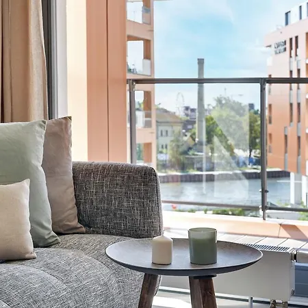 Blue Mandarin Riverside アパート *