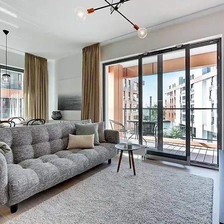 Blue Mandarin Riverside アパート